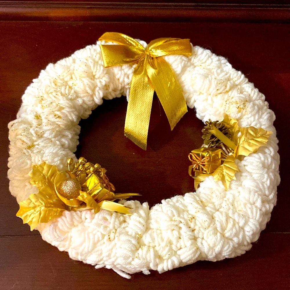 Free w bundle of 2+ Handmade White & Gold Christmas Yarn Wreath Holiday Door